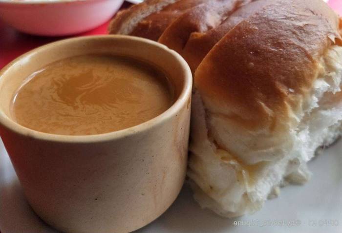 Irani Chai and Bun Maska